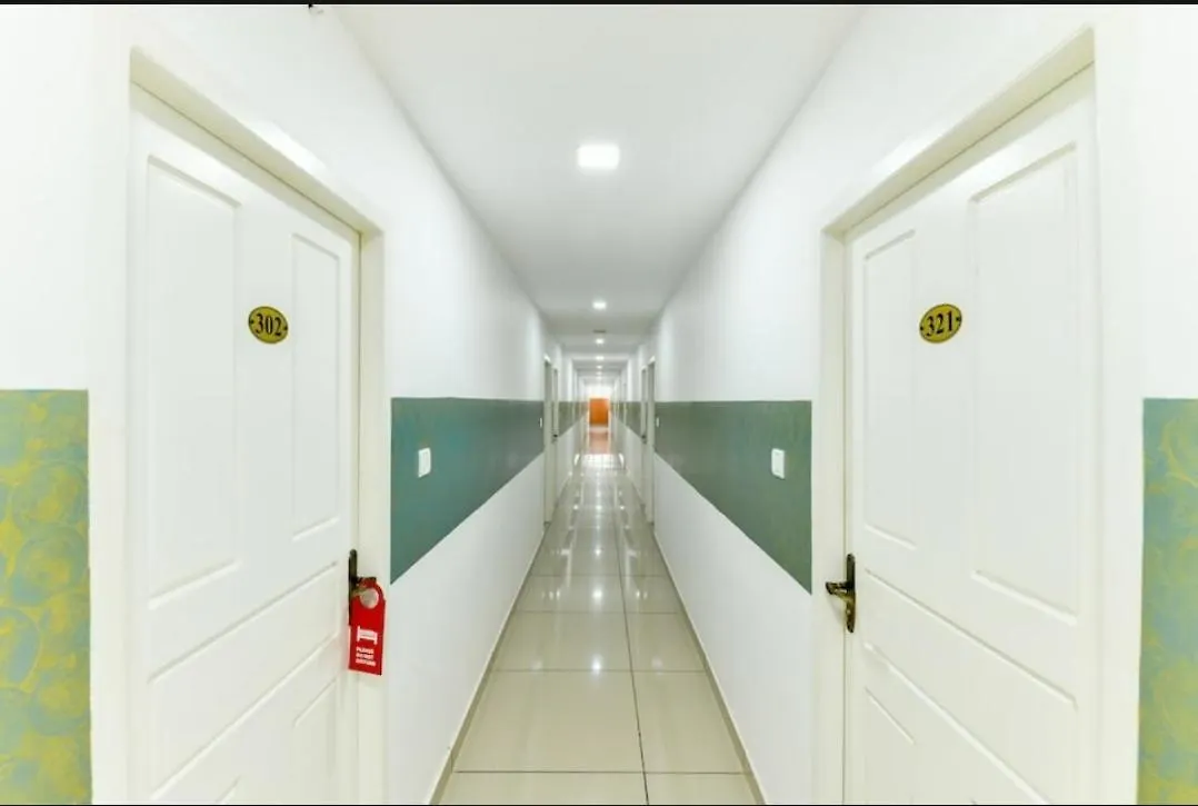 הקונטקטים של Green Line Residency